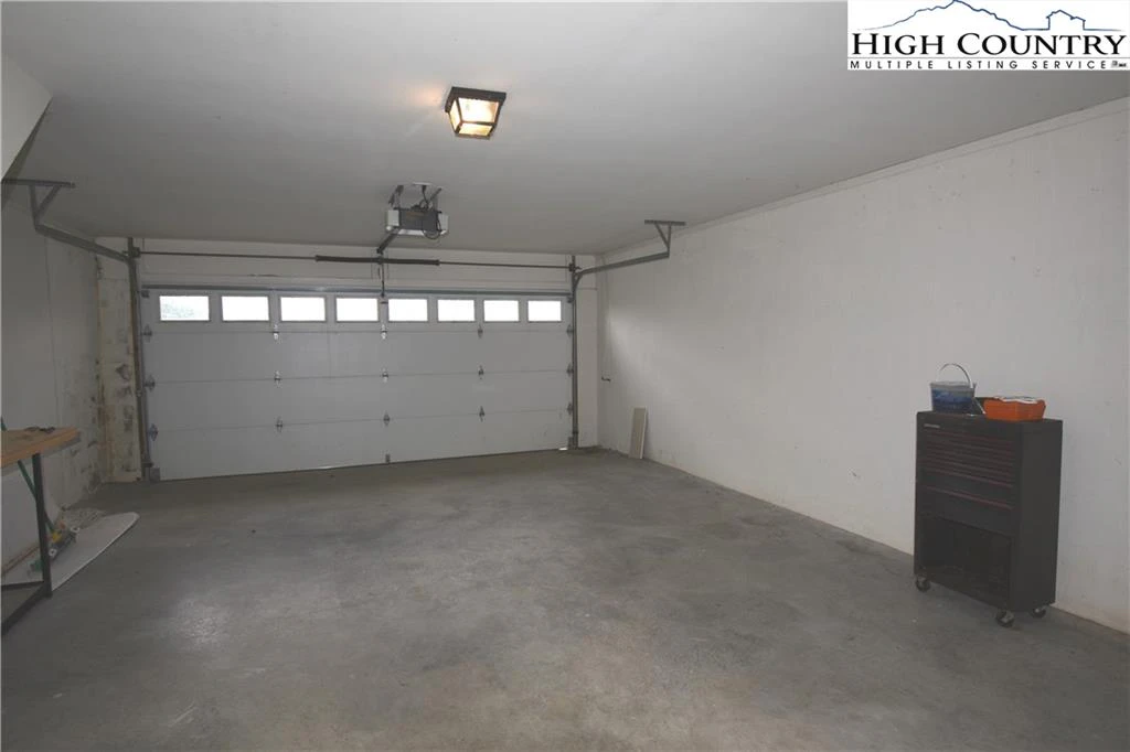 Image number 16 for the current listing