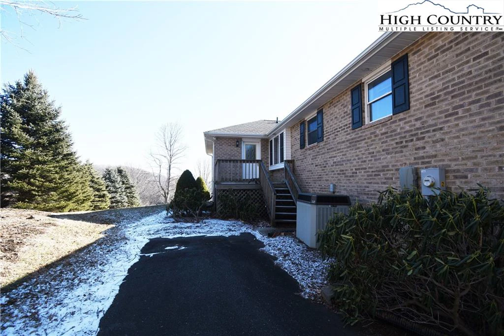 Image number 17 for the current listing