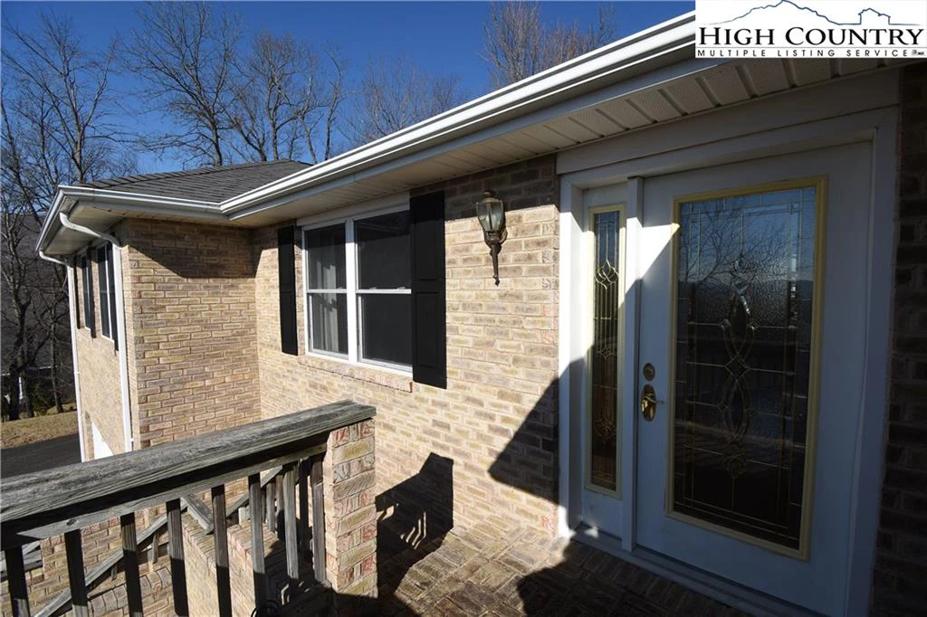 Image number 19 for the current listing