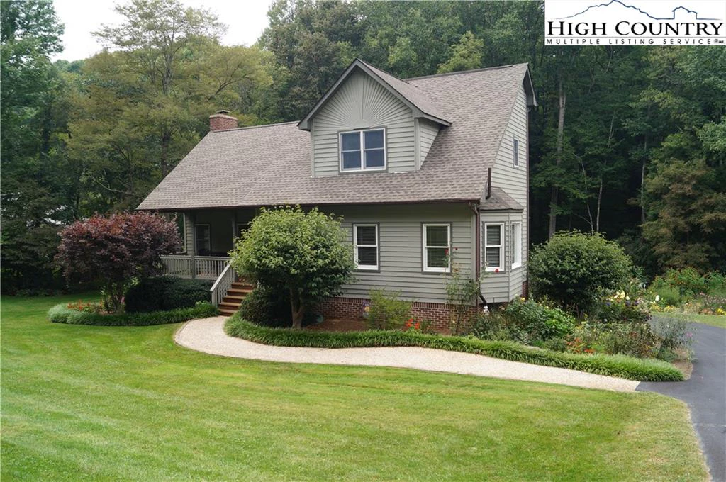 Image number 1 for the current listing
