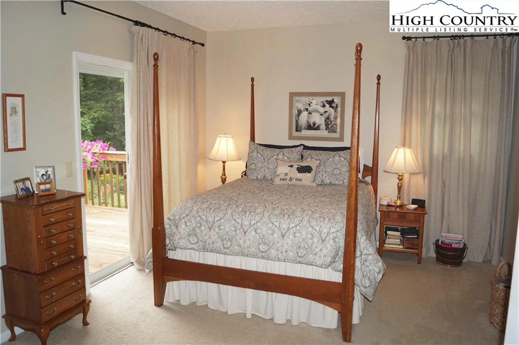 Image number 8 for the current listing
