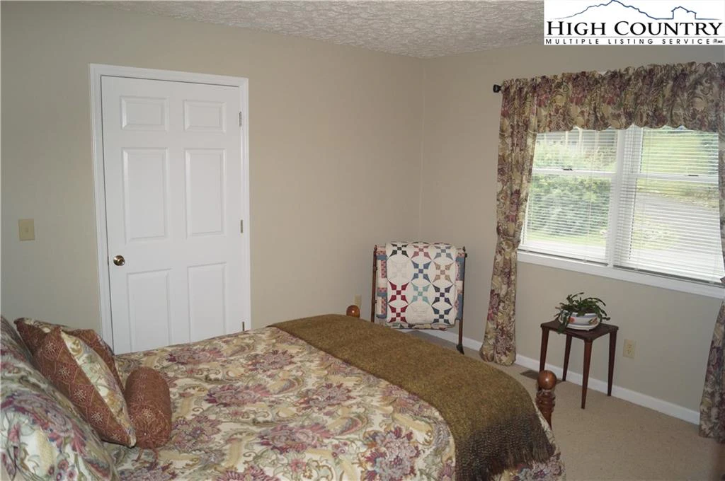 Image number 10 for the current listing