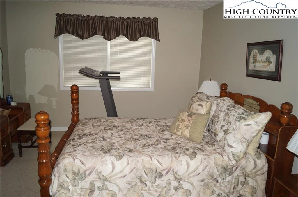 Image number 11 for the current listing