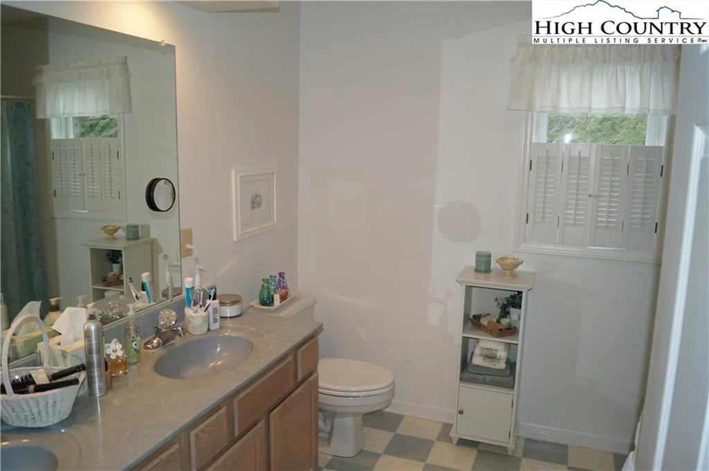Image number 2 for the current listing