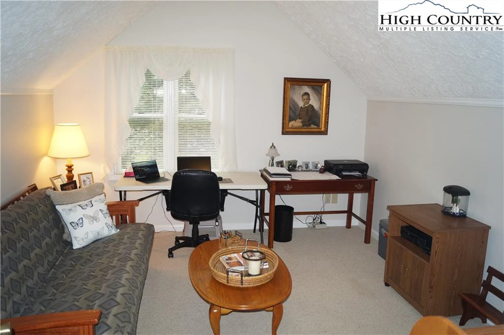 Image number 13 for the current listing
