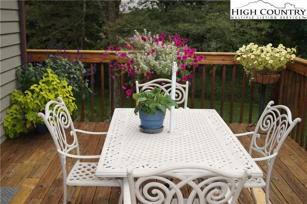 Image number 15 for the current listing