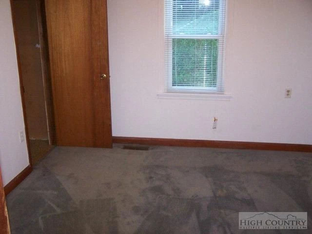 Image number 11 for the current listing