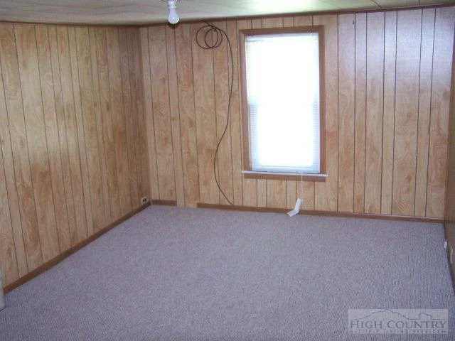 Image number 13 for the current listing
