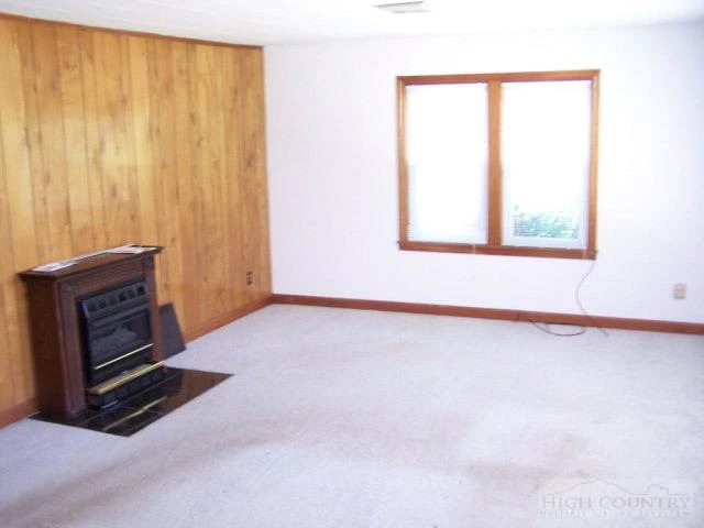 Image number 14 for the current listing