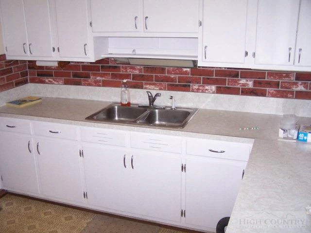 Image number 9 for the current listing