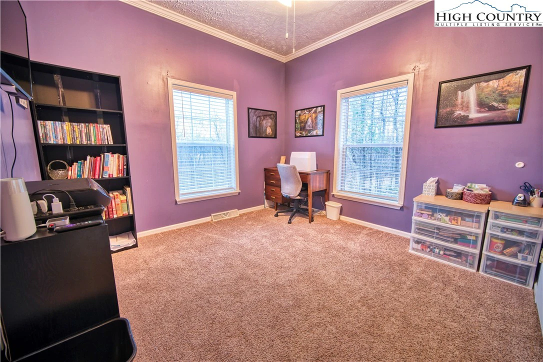 Image number 8 for the current listing
