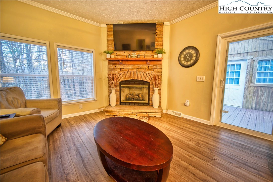 Image number 13 for the current listing