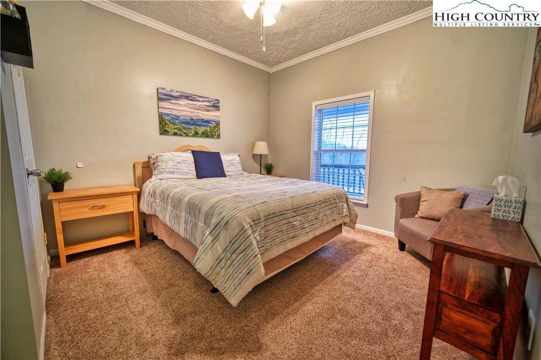 Image number 10 for the current listing