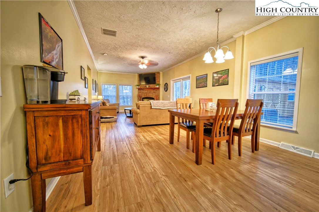 Image number 15 for the current listing