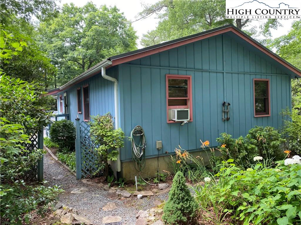 Image number 1 for the current listing