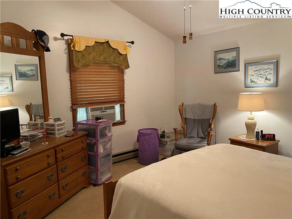 Image number 2 for the current listing
