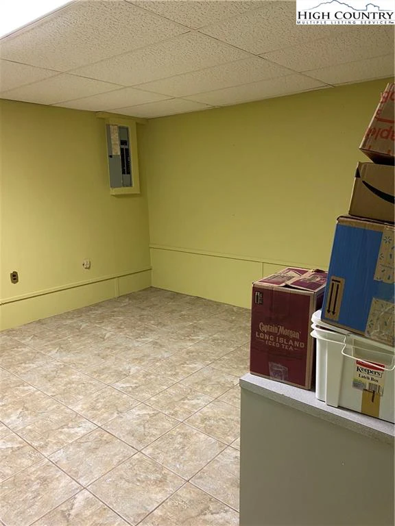 Image number 3 for the current listing
