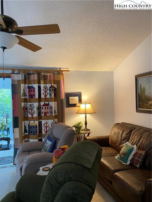 Image number 19 for the current listing