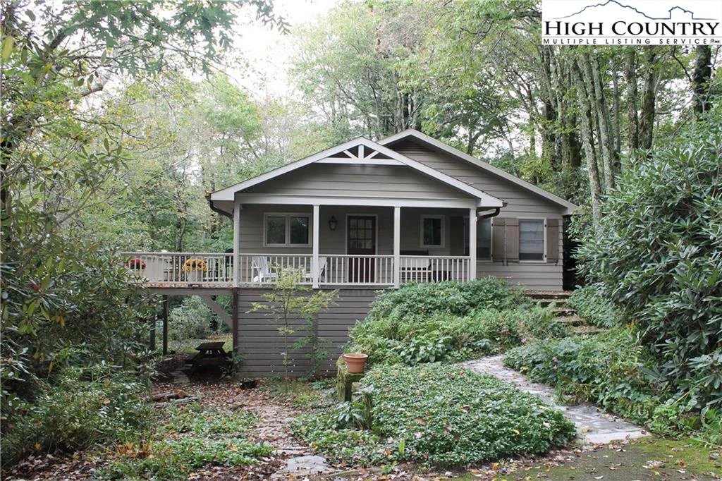 Image number 1 for the current listing