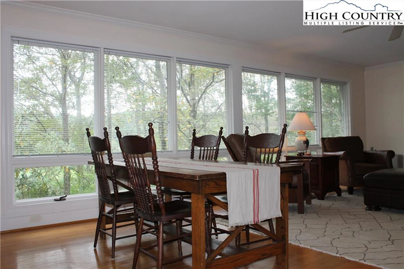 Image number 20 for the current listing