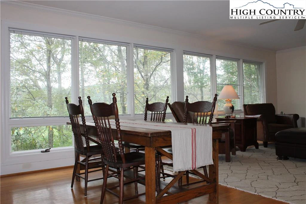 Image number 20 for the current listing