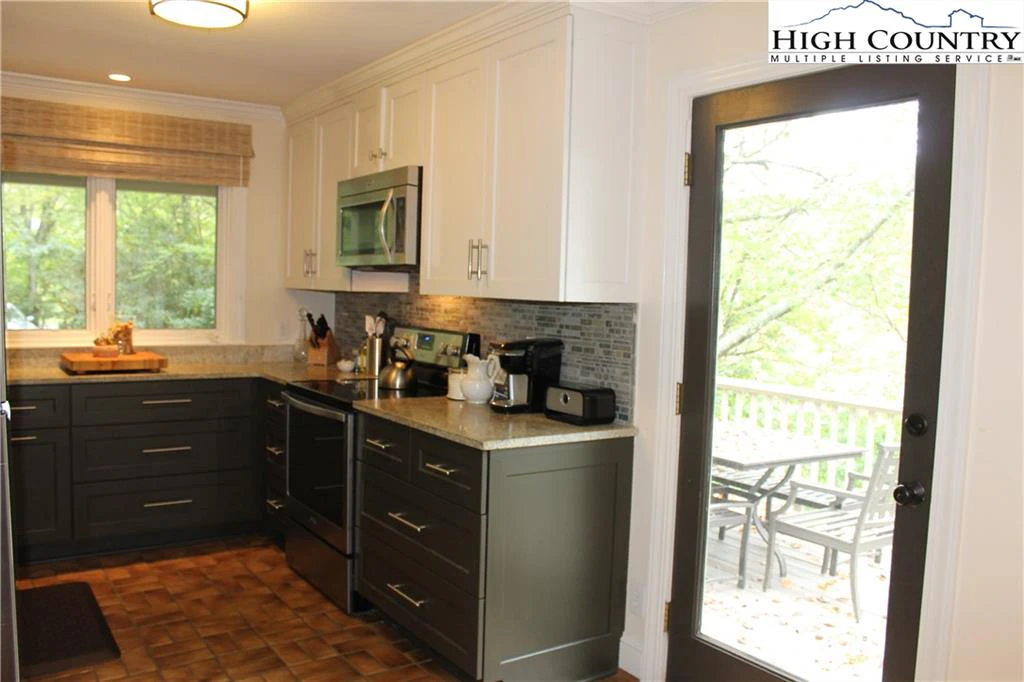 Image number 18 for the current listing