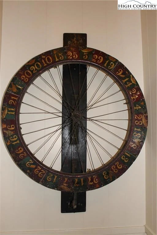 Image number 11 for the current listing