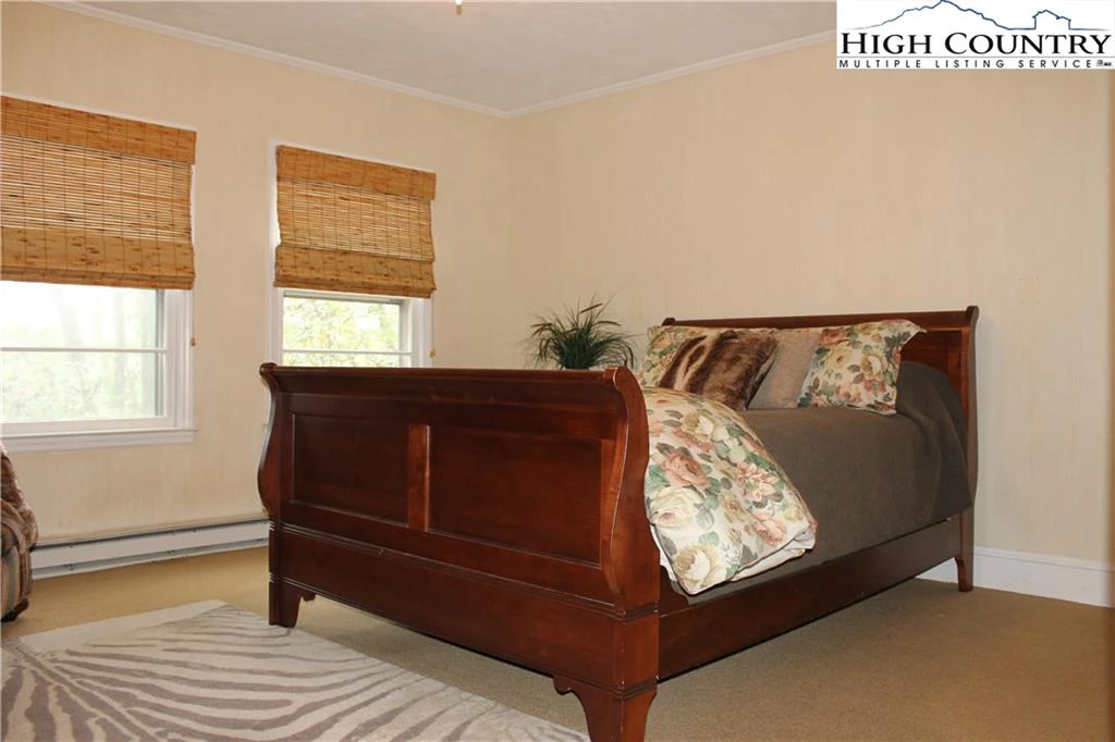 Image number 8 for the current listing