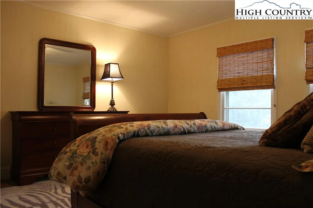 Image number 7 for the current listing
