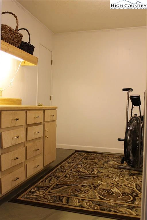 Image number 4 for the current listing
