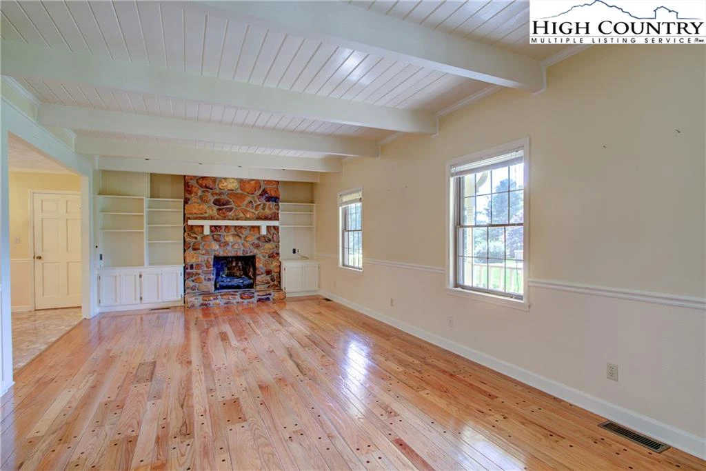 Image number 3 for the current listing