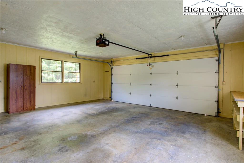 Image number 4 for the current listing