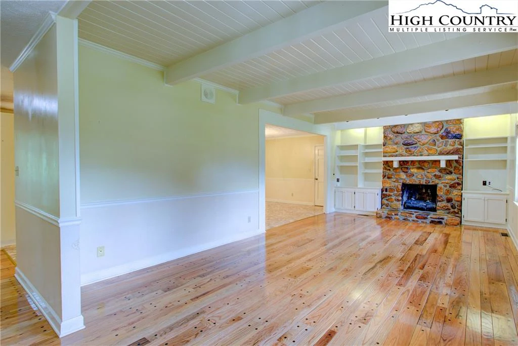 Image number 7 for the current listing