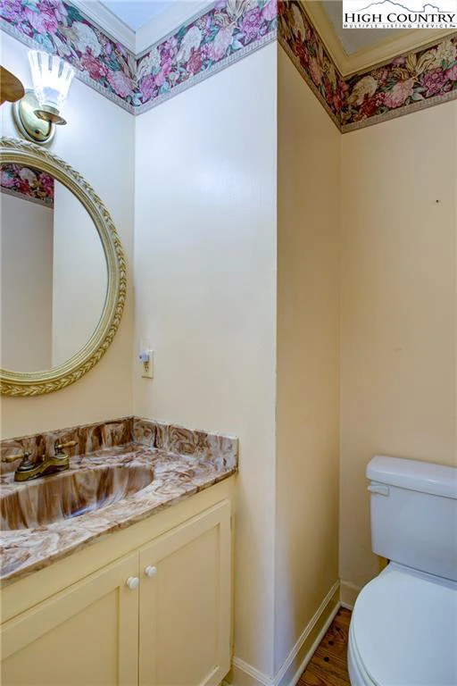Image number 8 for the current listing