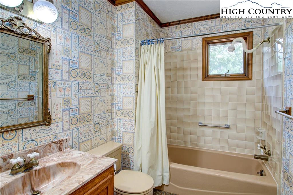 Image number 15 for the current listing