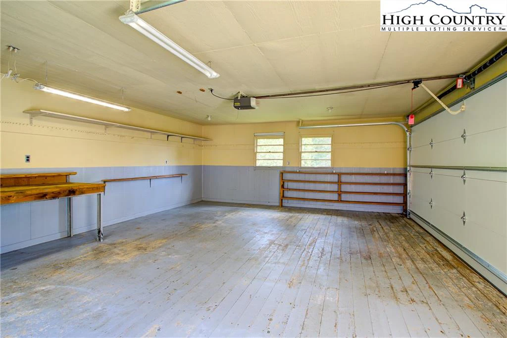 Image number 20 for the current listing