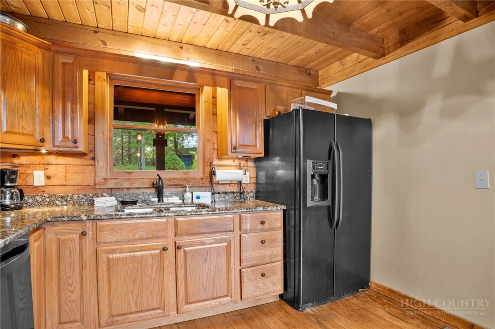 Image number 19 for the current listing