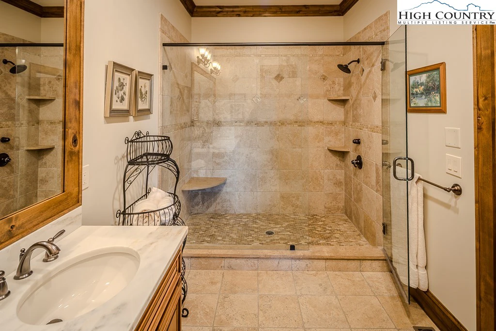 Image number 6 for the current listing