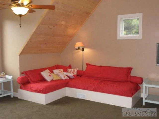 Image number 20 for the current listing