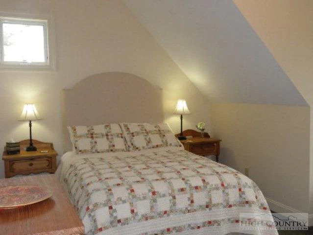 Image number 10 for the current listing