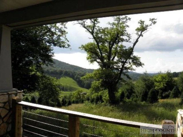 Image number 13 for the current listing