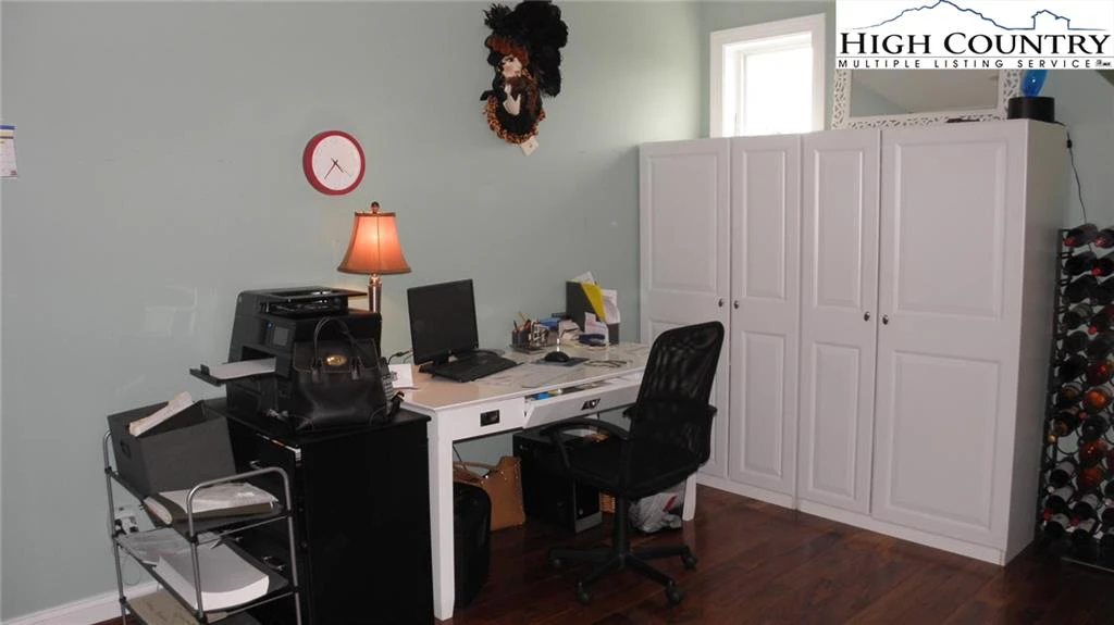 Image number 6 for the current listing
