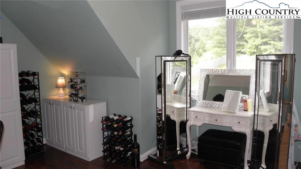 Image number 7 for the current listing