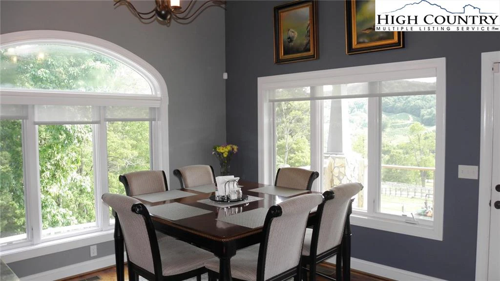 Image number 9 for the current listing