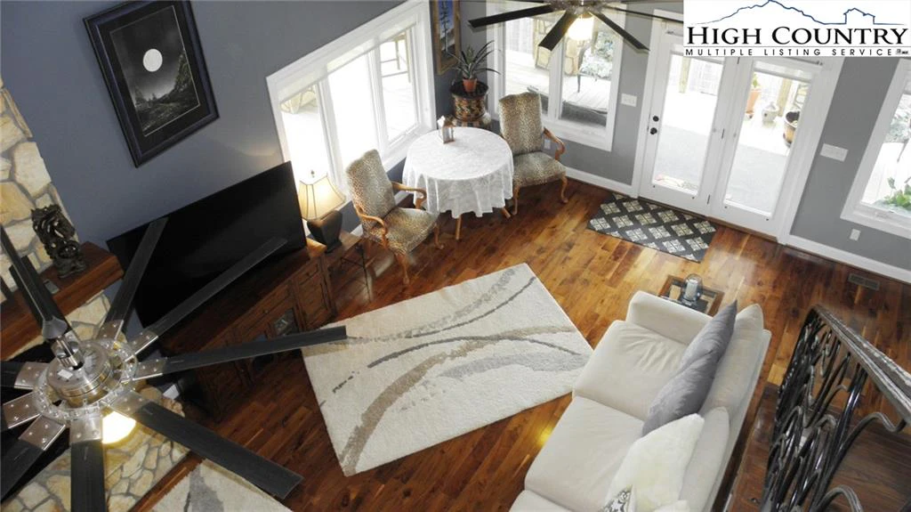 Image number 2 for the current listing