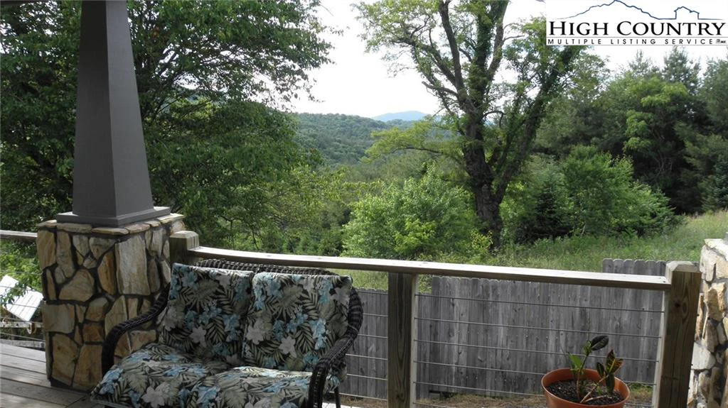Image number 28 for the current listing
