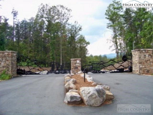 Image number 1 for the current listing