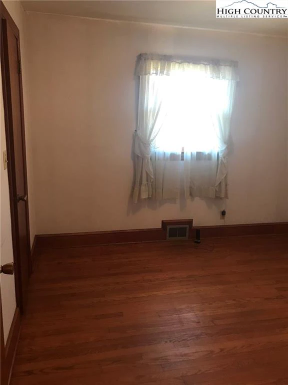Image number 10 for the current listing