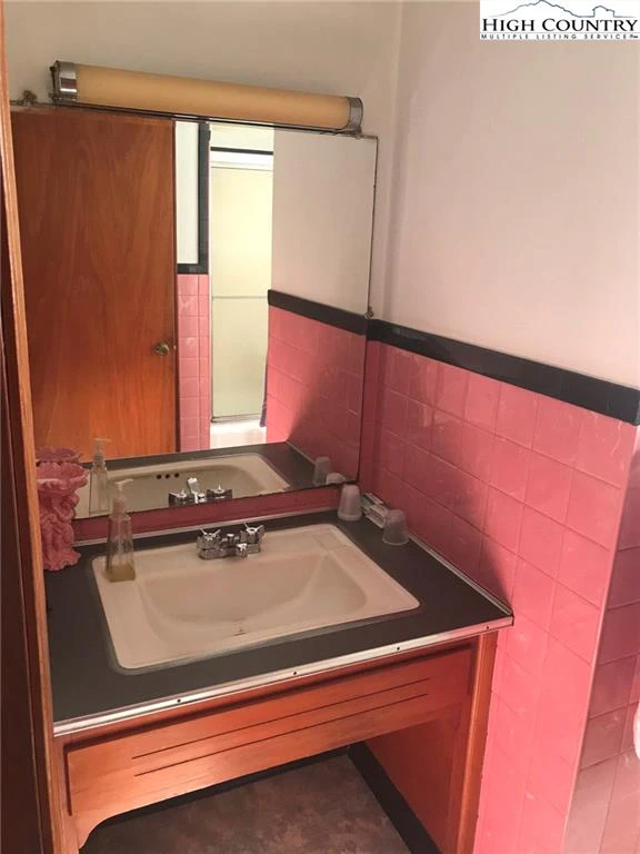 Image number 6 for the current listing