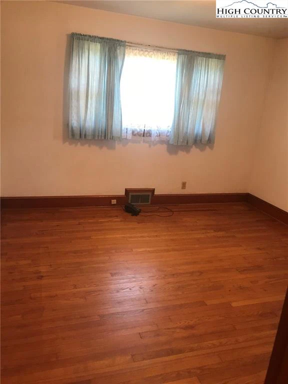 Image number 8 for the current listing